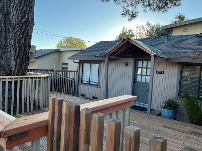 Entrance - 681 37th Ave