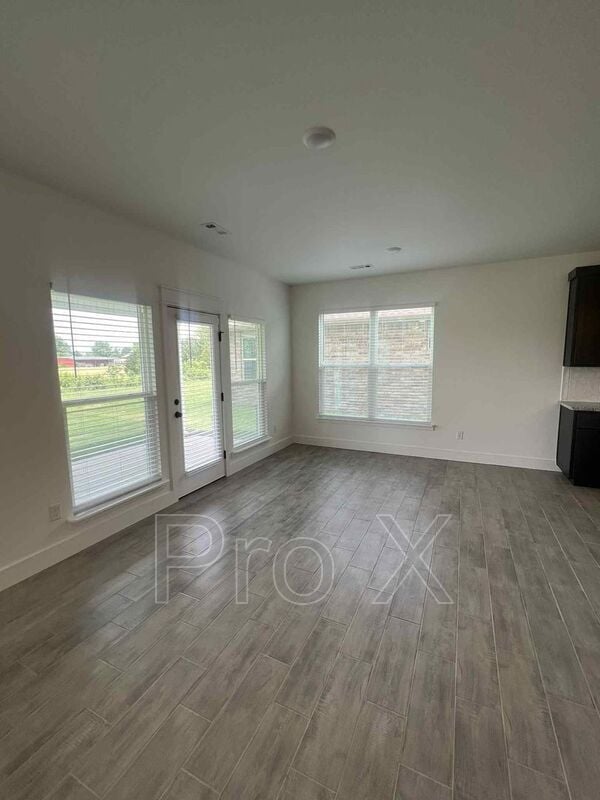 Building Photo - 1601 White Oak Dr