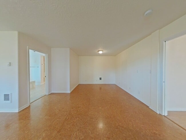 Building Photo - Huge 5 Bedroom Cabin-Style Home on 2+ Wood...