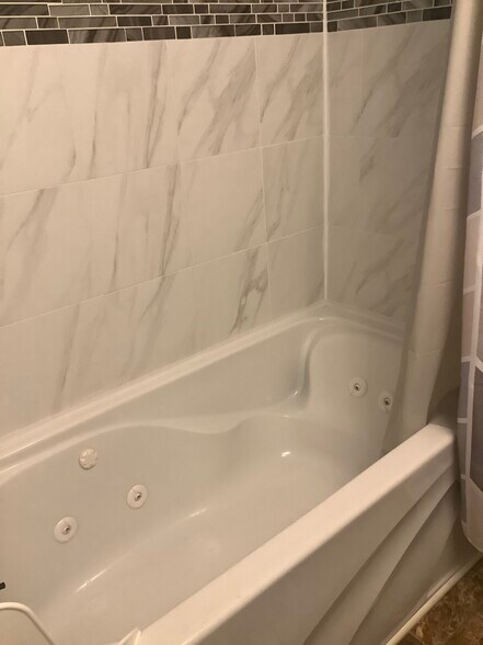 Jet Tub - 6 Redwood Rd