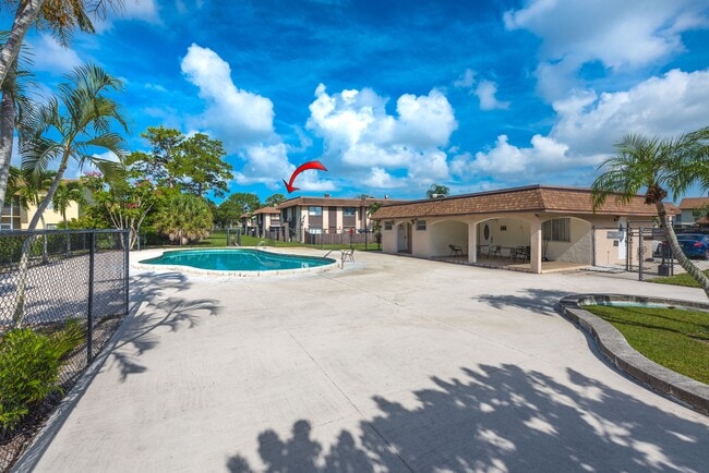 Building Photo - 2140 Sherwood Forest Blvd