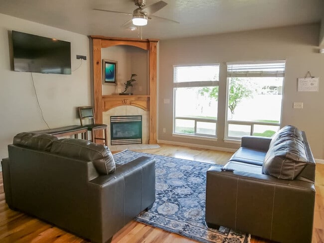 Building Photo - 151 Cub St W