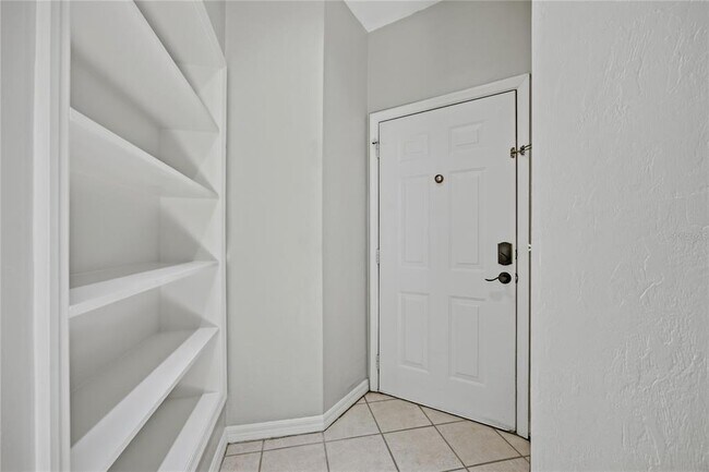 Building Photo - 13200 W Newberry Rd