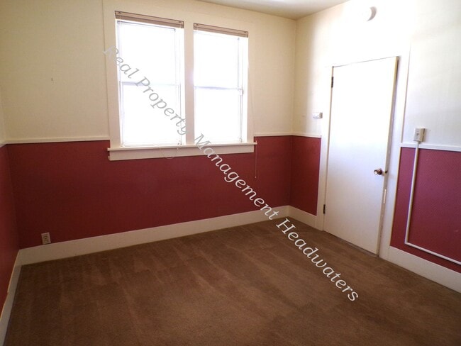 Building Photo - House For Rent
