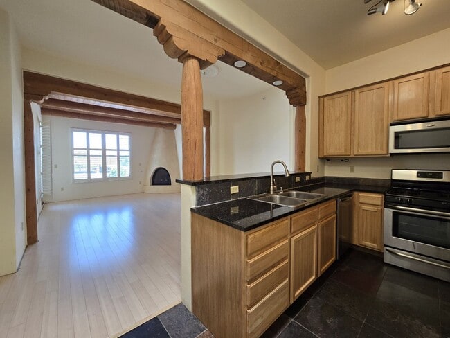 Building Photo - 1405 Vegas Verdes Dr