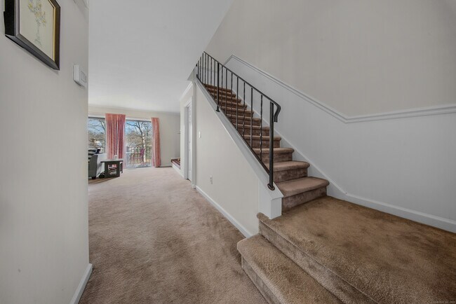 Building Photo - 83 Carriage Dr