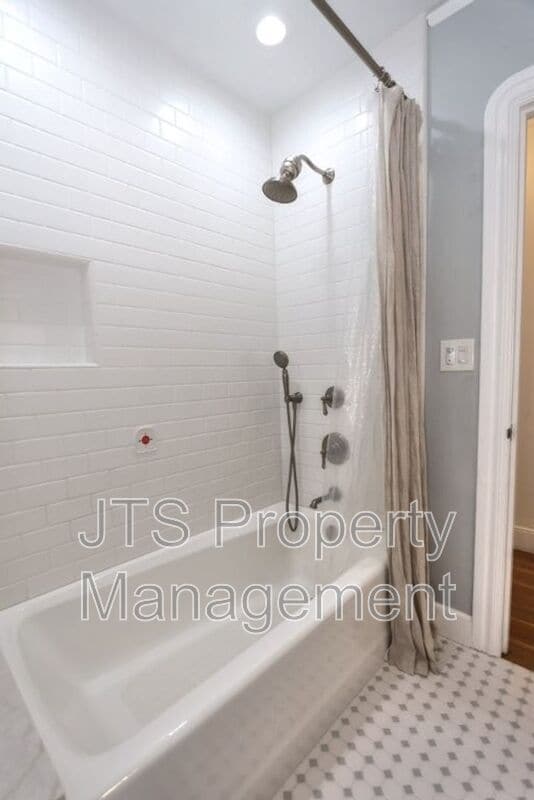 Building Photo - 900 45th St