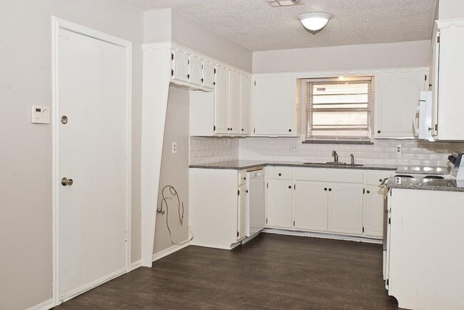 Building Photo - 3208 SE 56th St