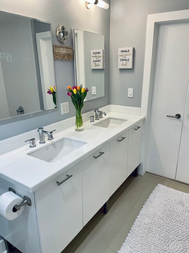 Master Bathroom - 603 Davis St