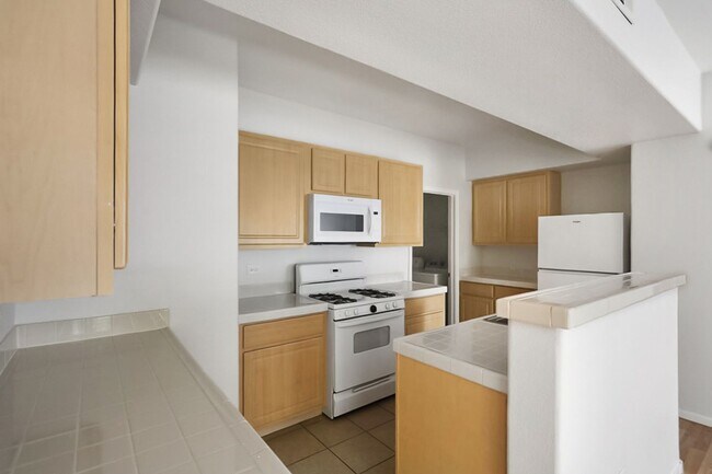 Building Photo - Great 2 Bed, 2 Bath First Story Condo In Northwest Vegas