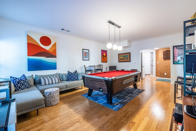 Building Photo - 2454 Vivian Cir