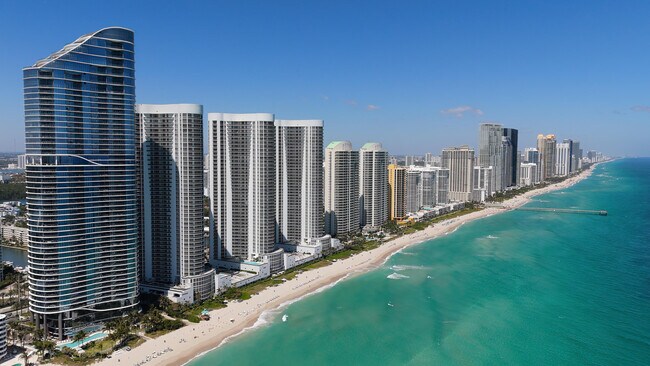 Building Photo - 18021 Biscayne Blvd