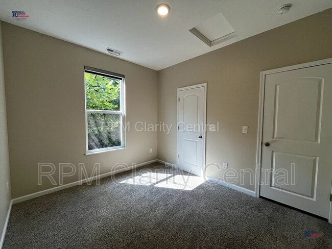 Building Photo - 5360 Branchville Dr