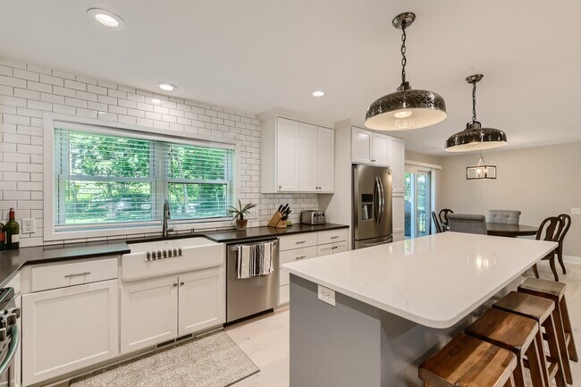 Building Photo - 18215 19th Ave N