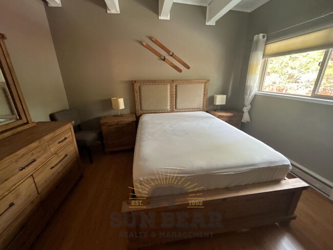 Building Photo - 3 Bedroom - Great Location!