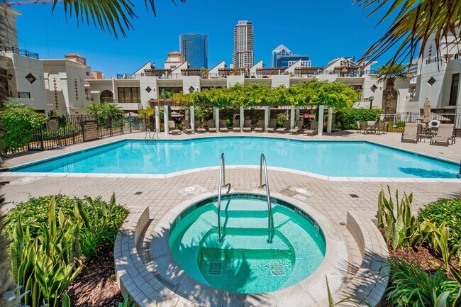 Building Photo - Stunning Marina District 2 Bedroom + a Lof...