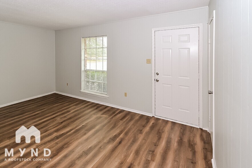 Building Photo - 5652 Chickasaw Dr