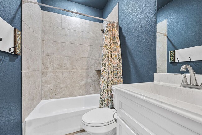 Building Photo - Modern 3 Bed / 2 Bath Home with Granite Kitchen & Full Fenced Yard in Temple