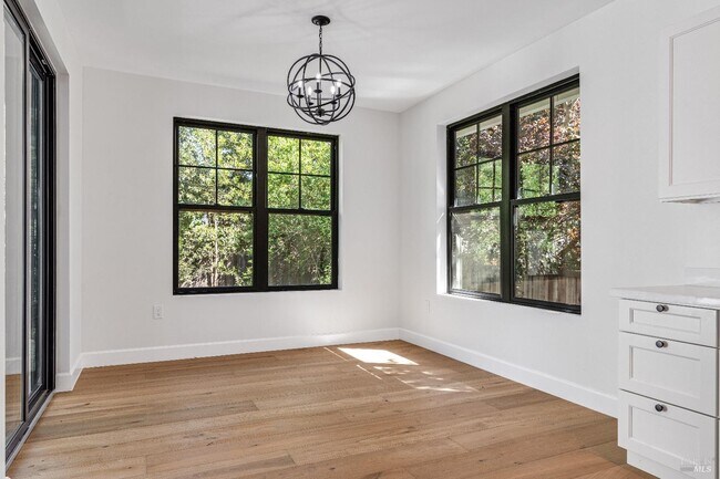 Building Photo - 1560 Laurel St