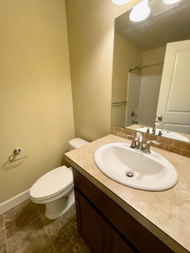 Building Photo - Gorgeous single level home in NE Bend!