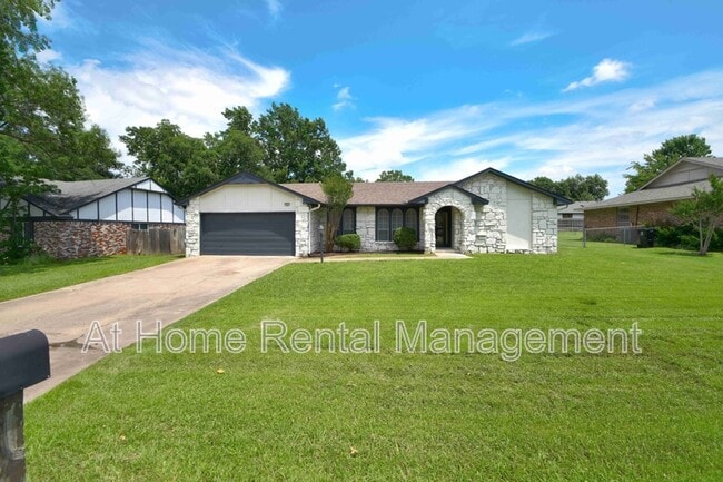 Building Photo - 401 N Fir Pl