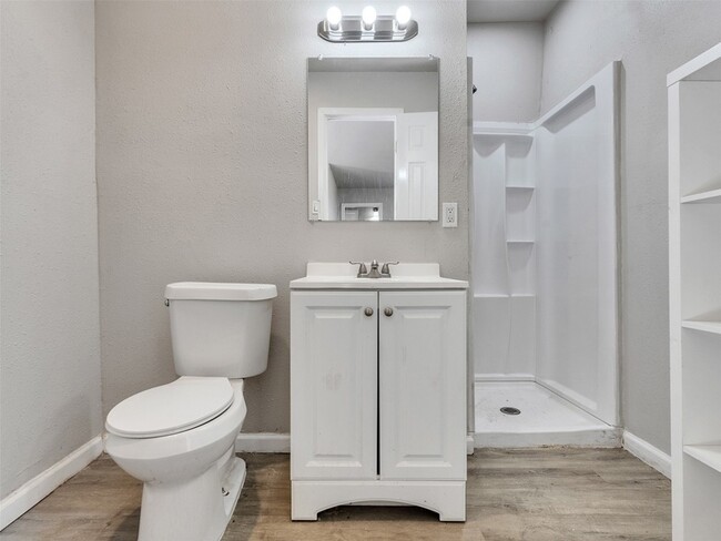 Building Photo - 7622 S Hall St