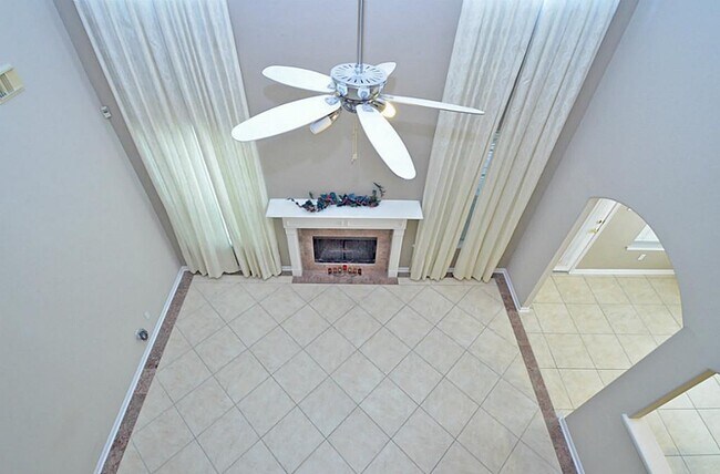 Building Photo - 523 Crestridge Dr