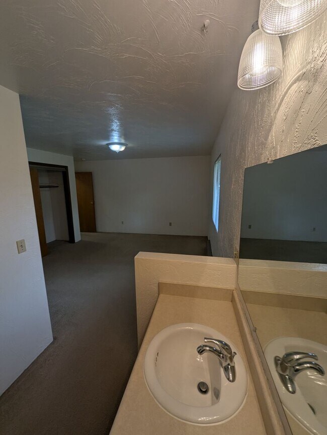 Building Photo - 136