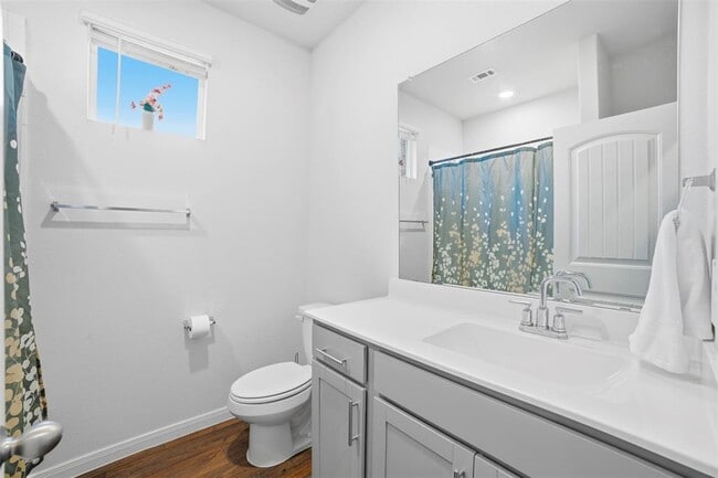 Building Photo - 105 Escala Wy