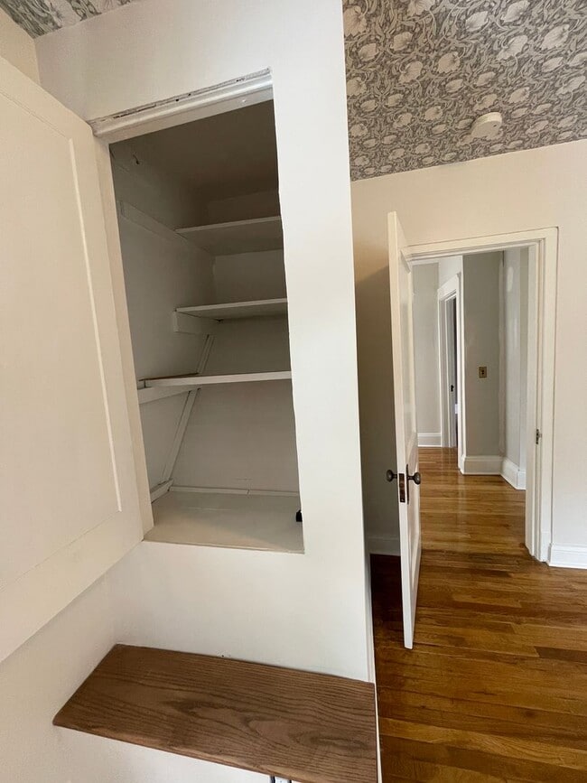 Building Photo - Charming Bungalow