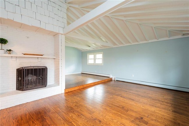 Building Photo - 7 Cowsill Ln