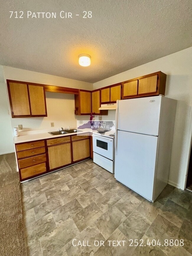 Building Photo - 712 Patton Cir