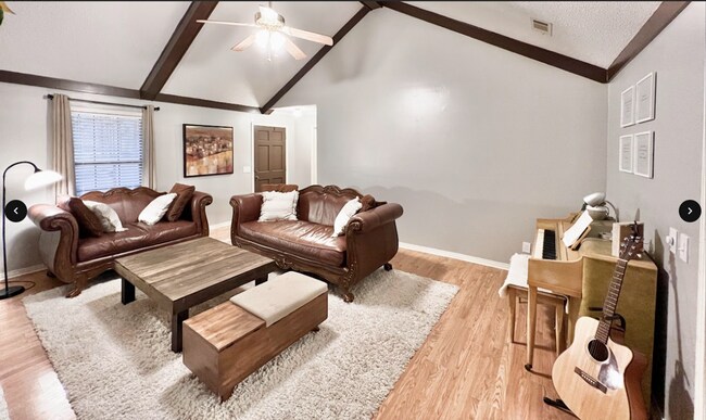 Building Photo - 308 Holly Cove