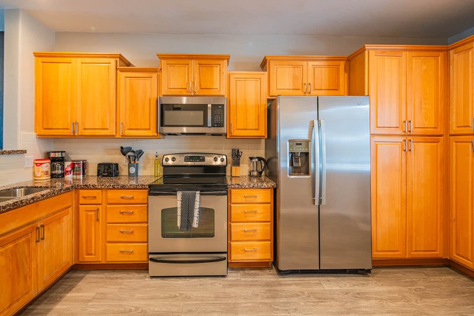 Building Photo - 1275 E University Dr