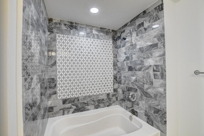 Building Photo - 700 E Boynton Beach Blvd