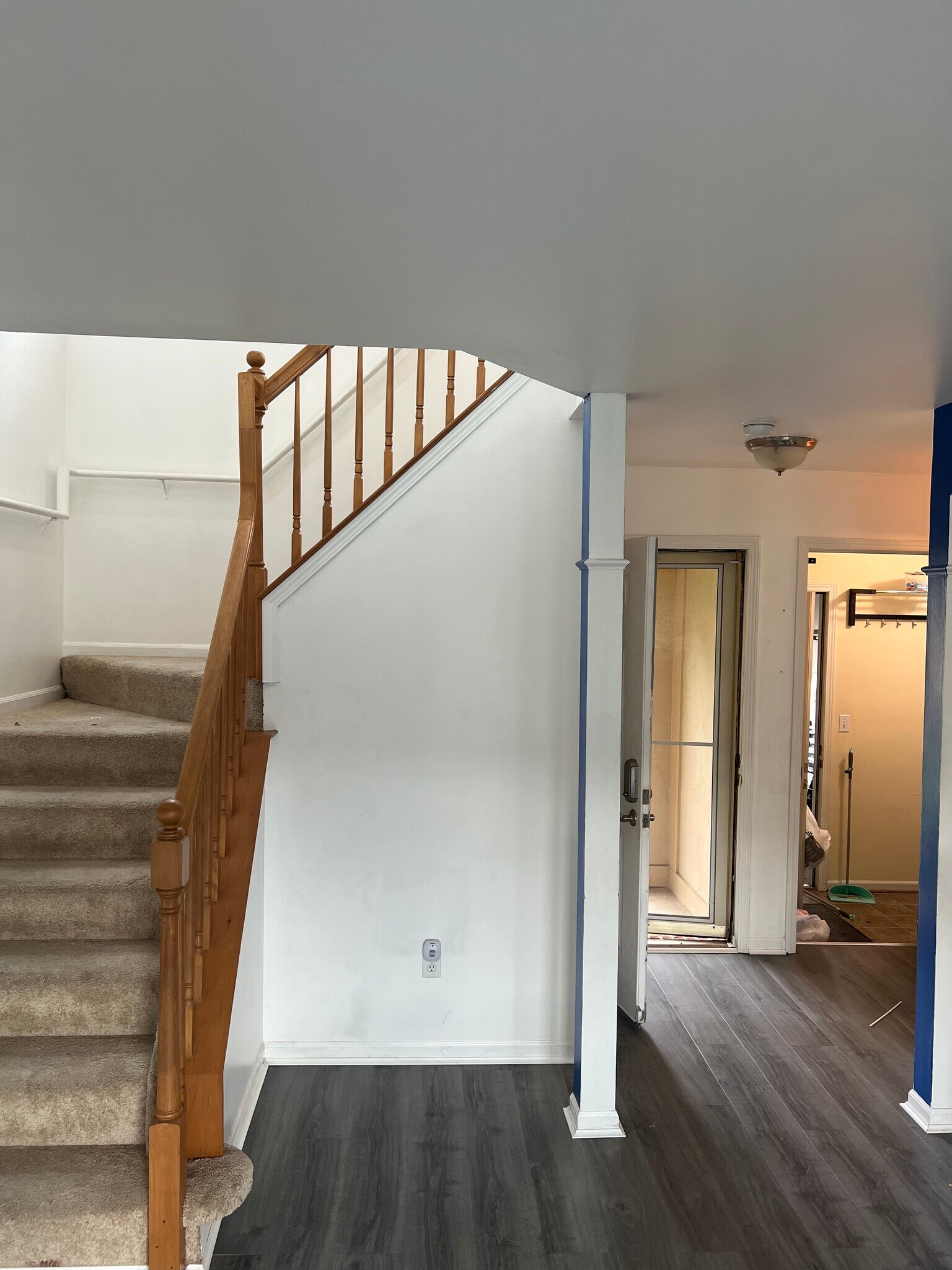 Building Photo - 3084 Village Cir