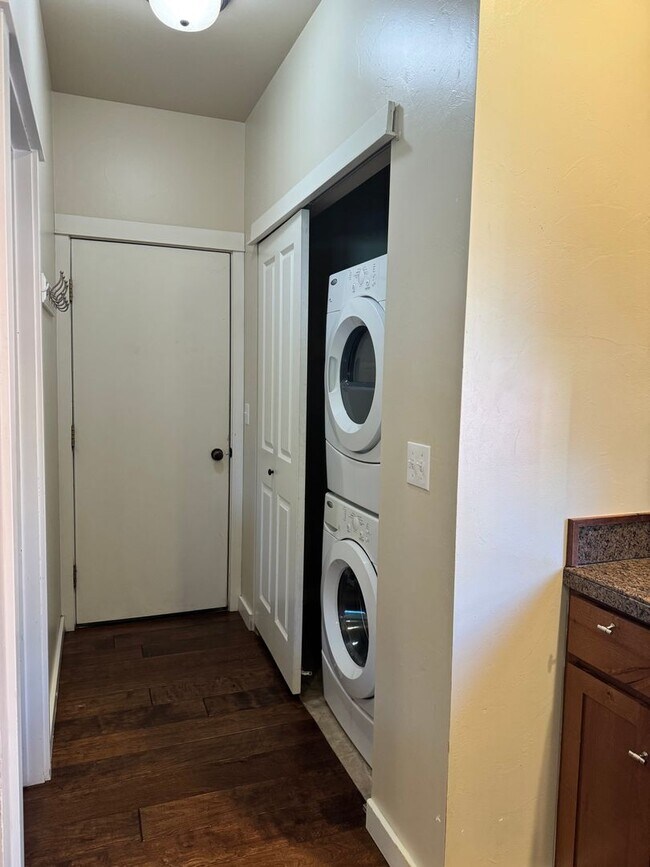 Building Photo - Fantastic home in Central Bozeman ready for move-in