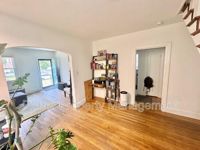 Building Photo - 2205 Fenton St
