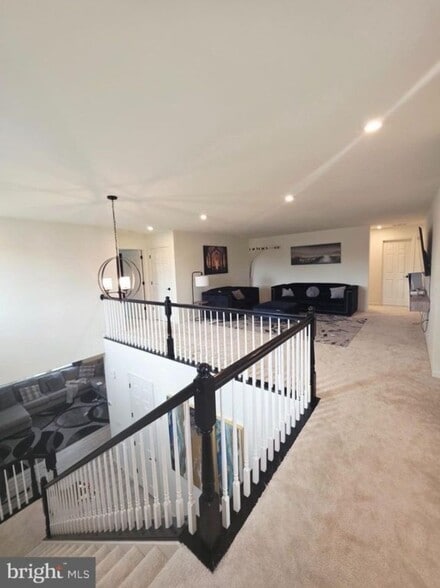 Building Photo - 122 Poe Dr