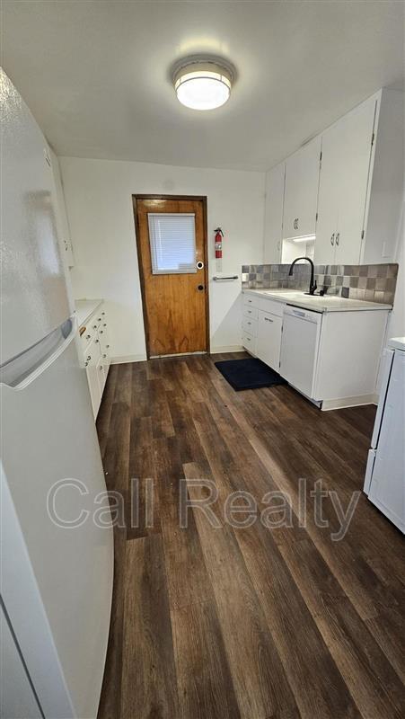 Building Photo - 12019 E Valleyway Ave