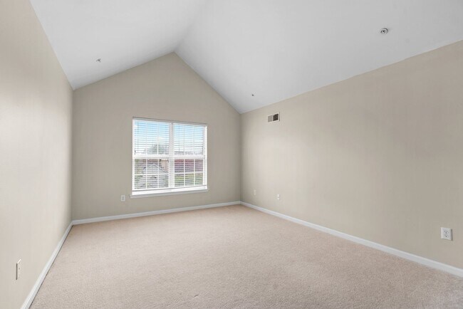 Building Photo - 2 Bed 2.5 Bath - Lakelands Townhome - Deta...