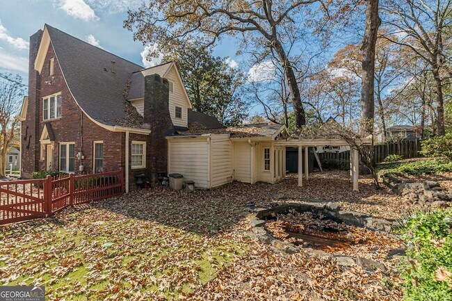 Building Photo - 1957 Walker Ave