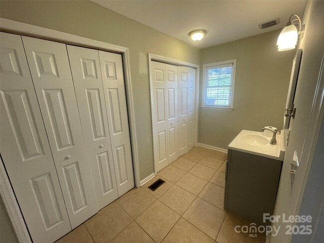 Building Photo - 6160 Timberlane Terrace