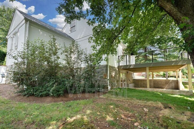 Building Photo - 541 Skyview Dr