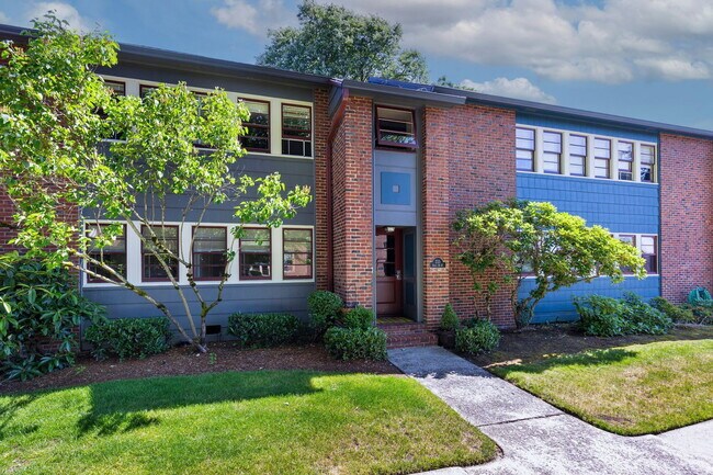 Building Photo - 235 NE 61st Ave
