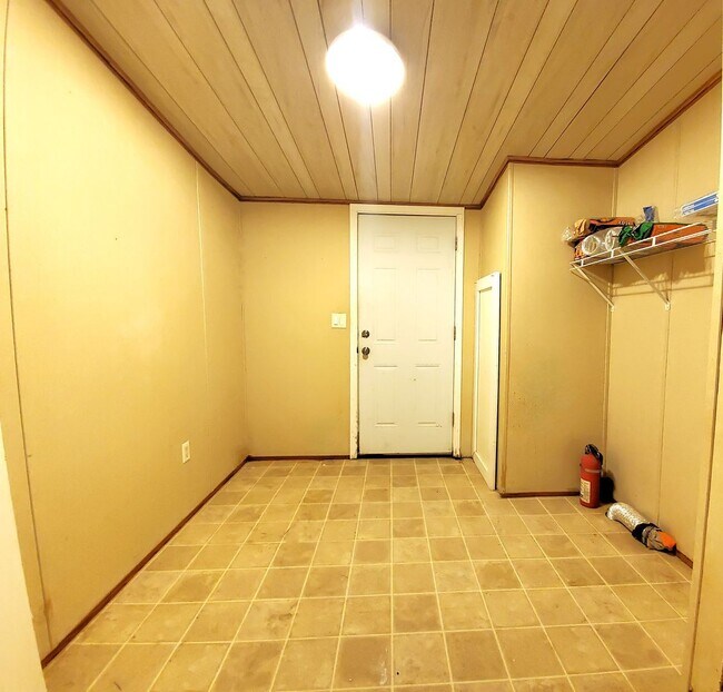 Building Photo - Spacious 4 bedroom with 3 FULL bathrooms nestled on 2 acres! MUST SEE!!!