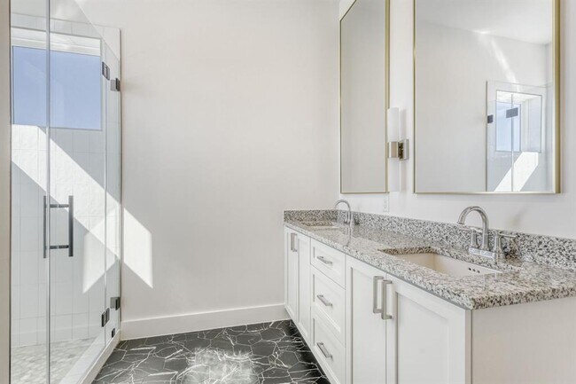 Building Photo - 9 Denbury Glen