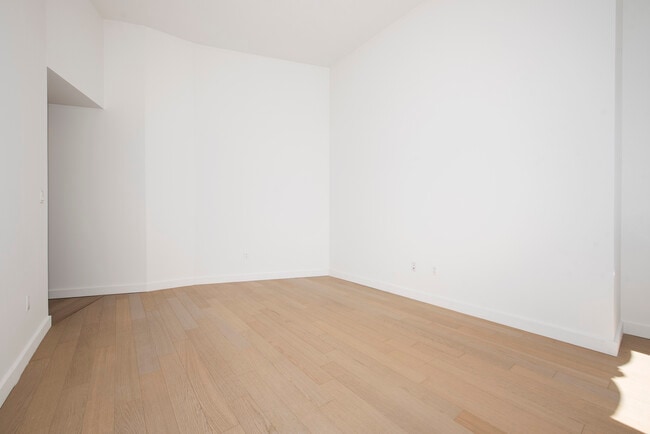 Interior Photo - 20 Exchange