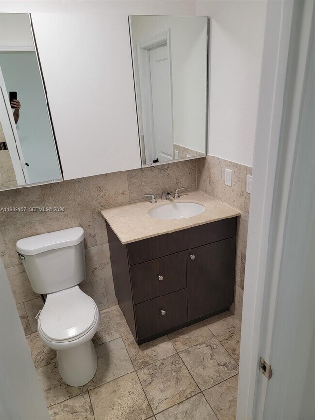 Building Photo - 3011 W 76th St