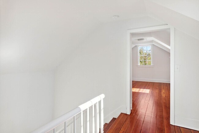 Building Photo - 89 Alexander St